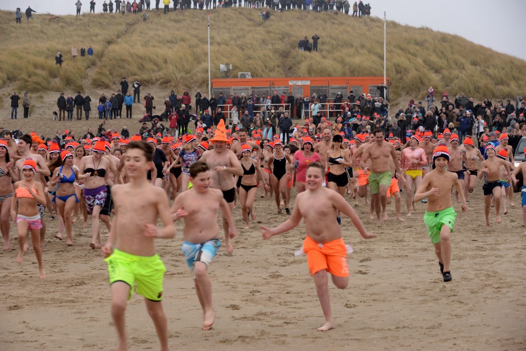 ../Images/Nieuwjaarsduik Nederzandt 2017 031.jpg